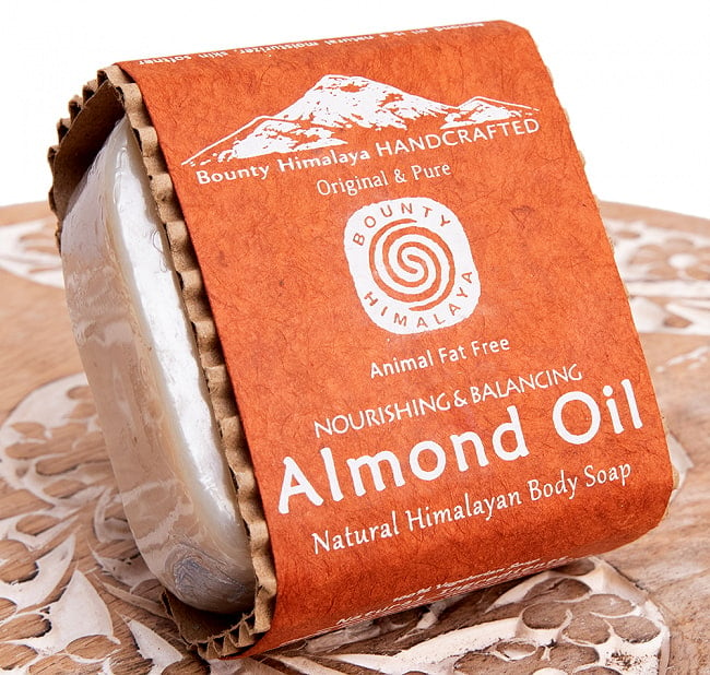 ナリシング＆バランシング　ナチュラル　ボディ　ソープ【ＢＯＵＮＴＹ　ＨＩＭＡＬＡＹＡ】 - NOURISHING & BALANCING Almond Oil Natural Body Soap【手作の写真1枚目です。ネパールで手作りされた石鹸ですネパールの石鹸,ハンドメイド,ハンドメイドソープ,手作り,カトマンズ,老舗,ソープ,石鹸,ティラキタ自社輸入化粧品