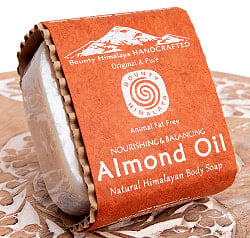 ナリシング＆バランシング　ナチュラル　ボディ　ソープ【ＢＯＵＮＴＹ　ＨＩＭＡＬＡＹＡ】 - NOURISHING & BALANCING Almond Oil Natural Body Soap【手作の商品写真
