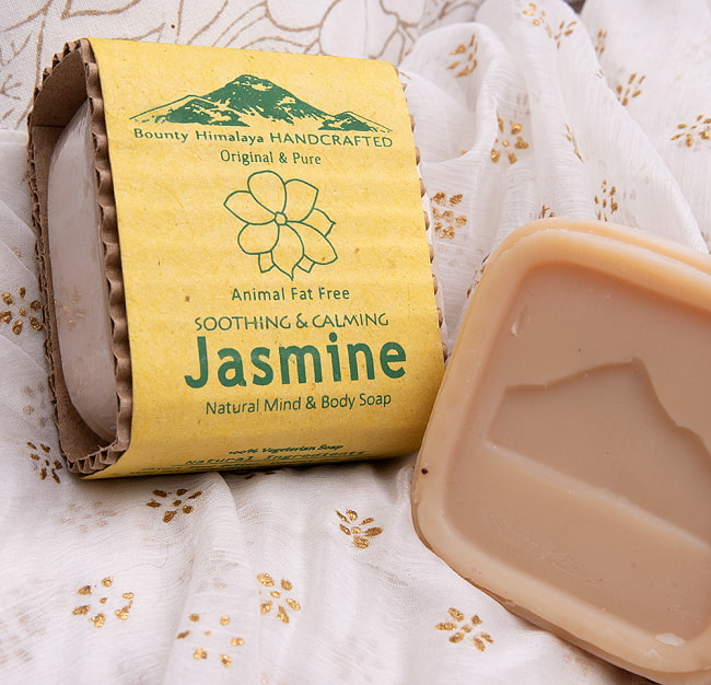 チャメリー　マインド＆ボディ　ソープ【ＢＯＵＮＴＹ　ＨＩＭＡＬＡＹＡ】 - SMOOTHING & CALIMIG Jasmine Natural Mind & Body Soap【手作り石鹸・100 2 - 石鹸と一緒に撮影しました。