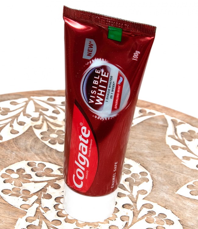 Colgate VISIBLE WHITE - コルゲート ビジブル ホワイト 歯磨き 100g 2 - ペーストは白い感じです