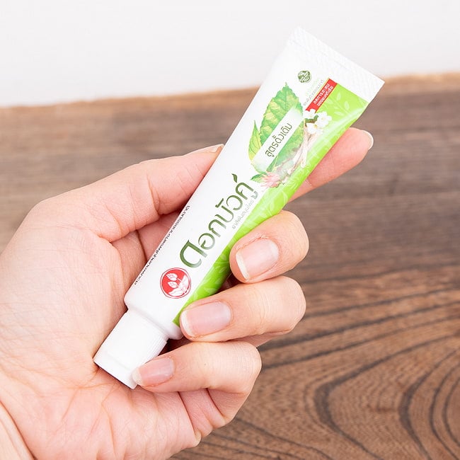 Dok Bua Ku ハーバル トゥースペースト オリジナル - HERBAL TOOTHPASTE ORIGINAL 30g 7 - 手に持ってみました。