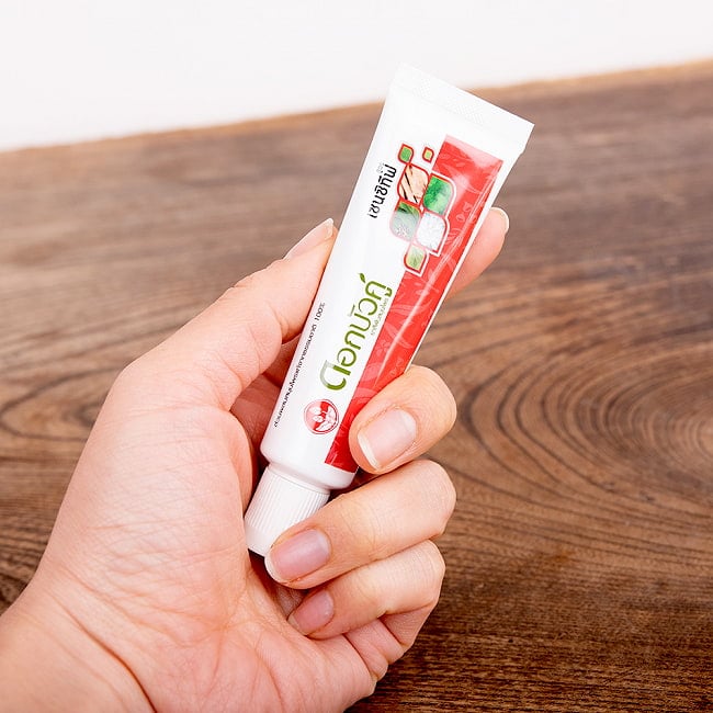 Dok Bua Ku ハーバル トゥースペースト センシティブ - SENSITIVE HERBAL TOOTHPASTE 25g 7 - 手に持ってみました。