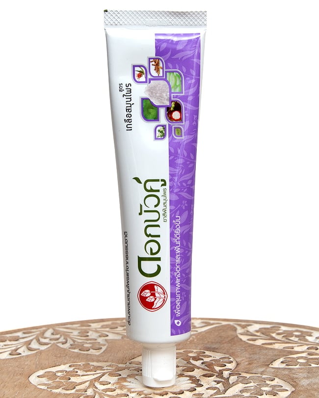 Dok Bua Ku ハーバル トゥースペースト パープル - HERBAL TOOTHPASTE SALT HERBAL 90gの商品写真 2枚目 色々なハーブがたっぷりはいっています。パッケージのアップです