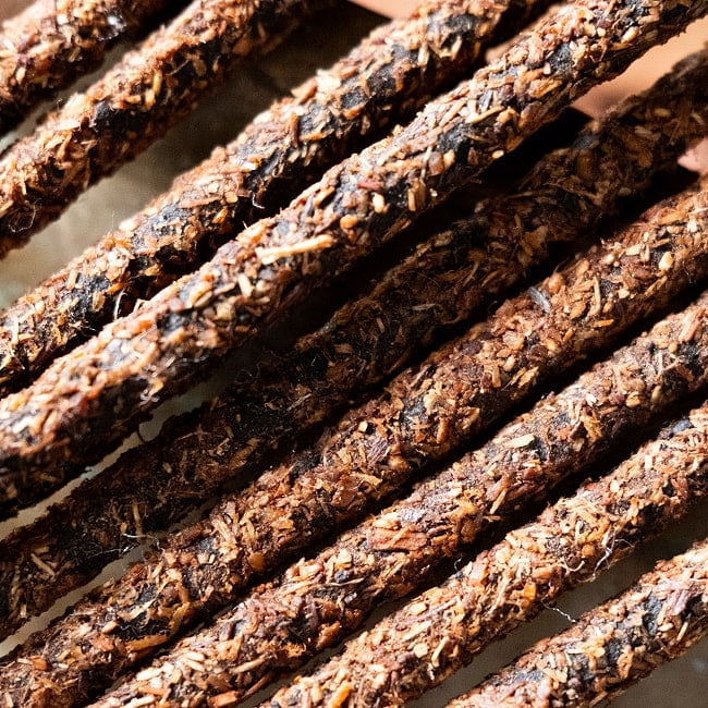 素材感がそのまま ハーブやスパイスを練り合わせたマサラ香 5 - ワイルドな作りがいいですね。