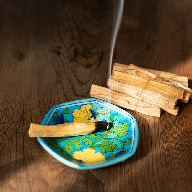 パロサント　香木 〔約50g〕 天然  パロサントスティック　品質の良いペルーのピウラ産　PALO SANTO　チャック付き袋　ヨガや瞑想　浄化などへ 12 - リラックスする際にご使用ください