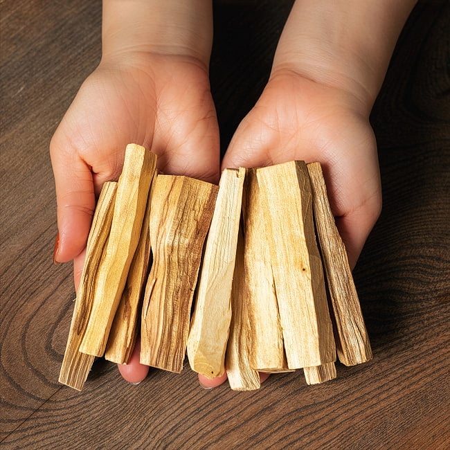 パロサント　天然の香木〔約250g〕品質の良いペルーのピウラ産　PALO SANTO　チャック付き袋　ヨガや瞑想　浄化などへ 10 - そのままでも良い香りがしてきます