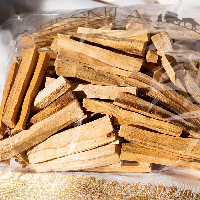 パロサント 天然の香木〔業務用 約1Kg〕品質の良いペルーのピウラ産 PALO SANTO ヨガや瞑想 浄化などへ 6 - 拡大写真です