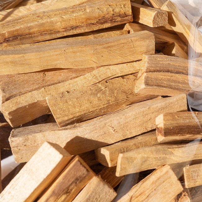 パロサント 天然の香木〔業務用 約1Kg〕品質の良いペルーのピウラ産 PALO SANTO ヨガや瞑想 浄化などへ 7 - 拡大写真です