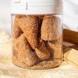 パロサント 香木 コーン香〔約30g入り〕パロサントをそのままコーン香にしたピュアなお香  品質の良いペルーのピウラ産　PALO SANTO　蓋付きボトル入り　ヨガや瞑想　浄化などへ - サブ4