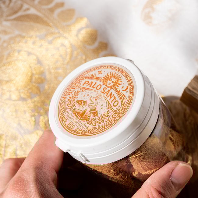 パロサントそのままのコーン香〔約30g入り〕品質の良いペルーのピウラ産 PALO SANTO 蓋付きボトル入り ヨガや瞑想 浄化などへ 5 - ボトル上部の写真です