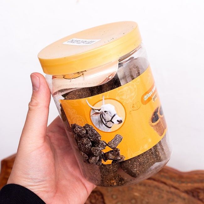 Shivrudra Kapila Dhoop シヴァ神に捧げる、インドの聖牛由来のドゥープ香　プージャ　浄化用 6 - このくらいのサイズ感になります