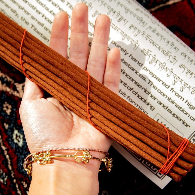 高級チベット香 マンジュシュリー 文殊菩薩香 MANJUSHIRI Genuine Tibetan Incense 文殊菩薩をモチーフにしたチベット香 7 - 一束にこのくらいの量が入っています