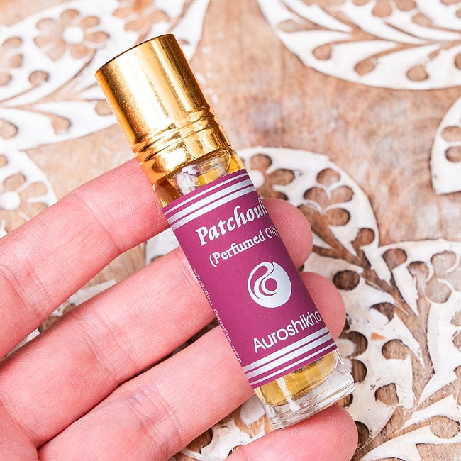パチョリ(PATCHOULI)の香り - オウロシカアロマオイル 5 - このくらいのサイズ感です