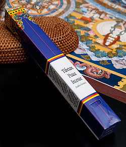 ナチュラル・チベット香 - 4本+お香立てセットの写真