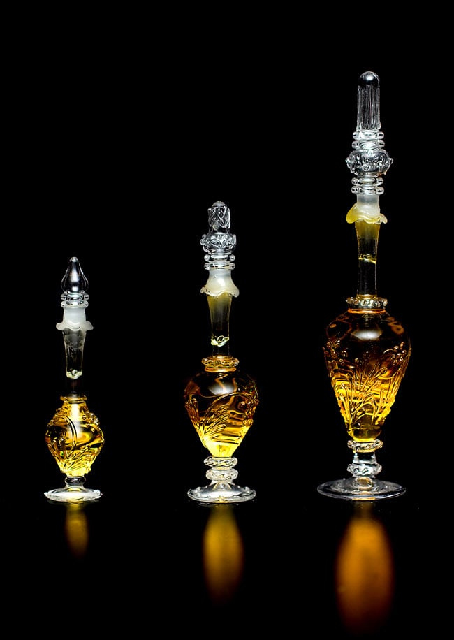 【5ml】金銀花(Honey Suckle） - ナチュラルフレグランスオイル  7 - 5ml、15ml、30mlサイズそれぞれの香水瓶を並べてみました。
