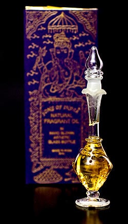 【送料無料・自由に選べる8個セット】【5ml】ナチュラルフレグランスオイル　　昔ながらの美しい吹きガラスボトルの写真
