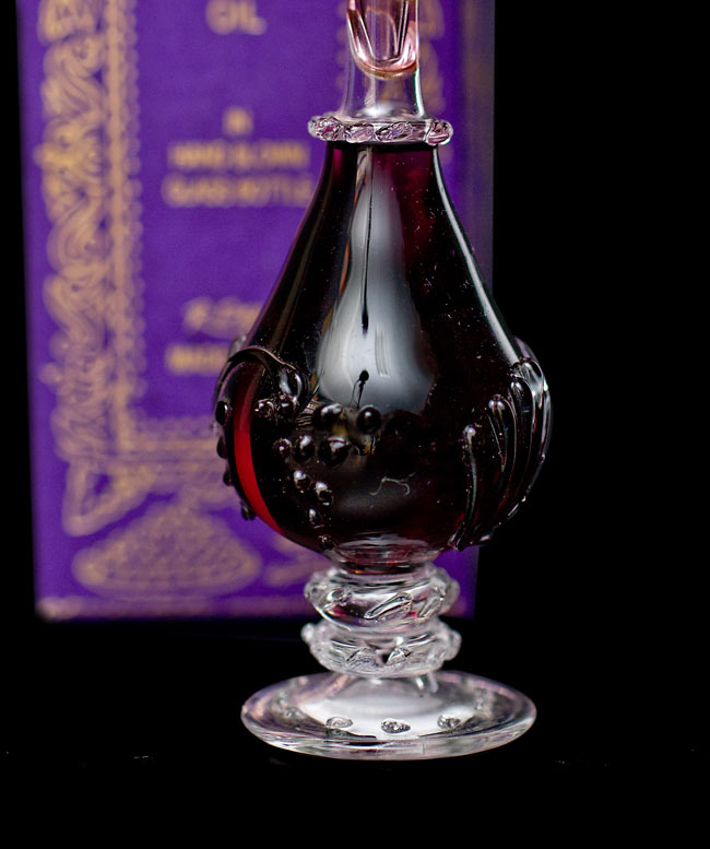 【15ml】アフロデシア(Aphrodesia) - ナチュラルフレグランスオイル 4 - 装飾の施されたボトルです。ハンドメイドのため、デザインや大きさは一つ一つことなります。