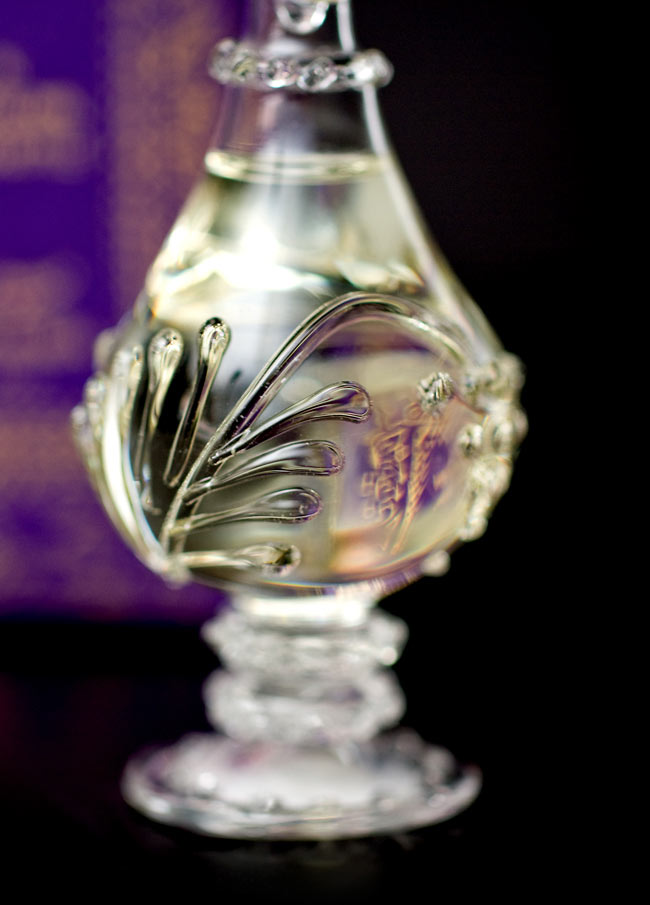 【15ml】金銀花(Honey Suckle) - ナチュラルフレグランスオイル 4 - 装飾の施されたボトルです。ハンドメイドのため、デザインや大きさは一つ一つことなります。