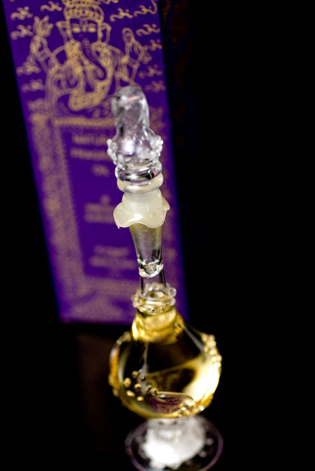 【15ml】ジャスミン(Jasmine) - ナチュラルフレグランスオイル 3 - 斜めうえから見てみました。