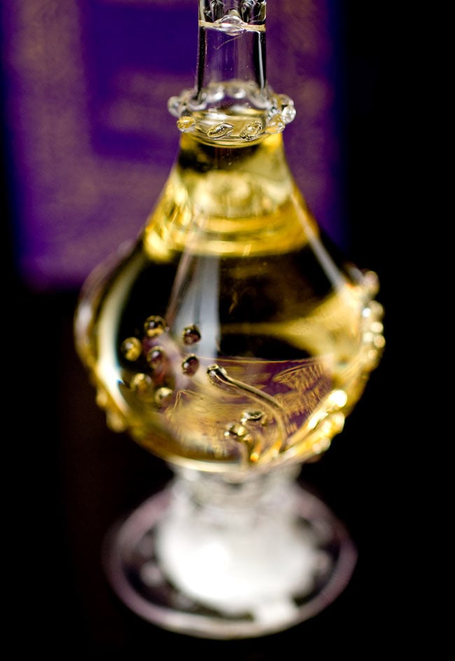 【15ml】ジャスミン(Jasmine) - ナチュラルフレグランスオイル 4 - 装飾の施されたボトルです。ハンドメイドのため、デザインや大きさは一つ一つことなります。