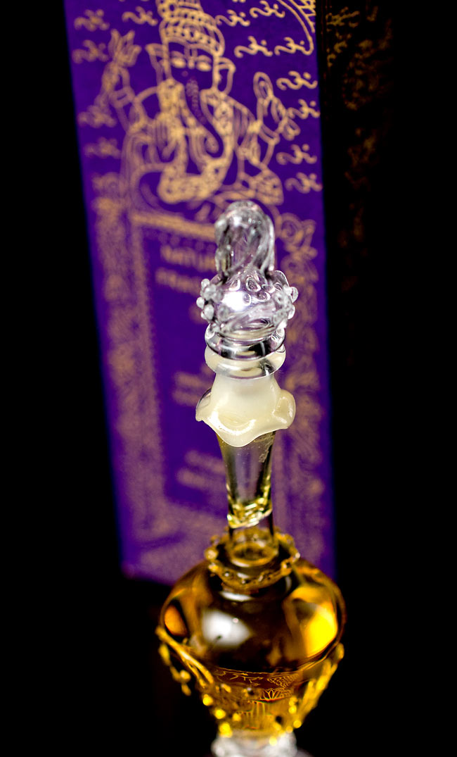 【15ml】谷に咲く百合(Lily of Valley) - ナチュラルフレグランスオイル 3 - 斜めうえから見てみました。