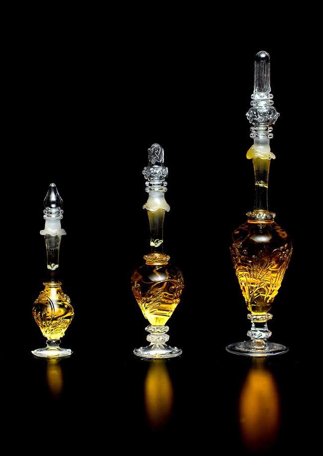 【15ml】阿片の香り(Opium) - ナチュラルフレグランスオイル  7 - 5ml、15ml、30mlサイズそれぞれの香水瓶を並べてみました。
