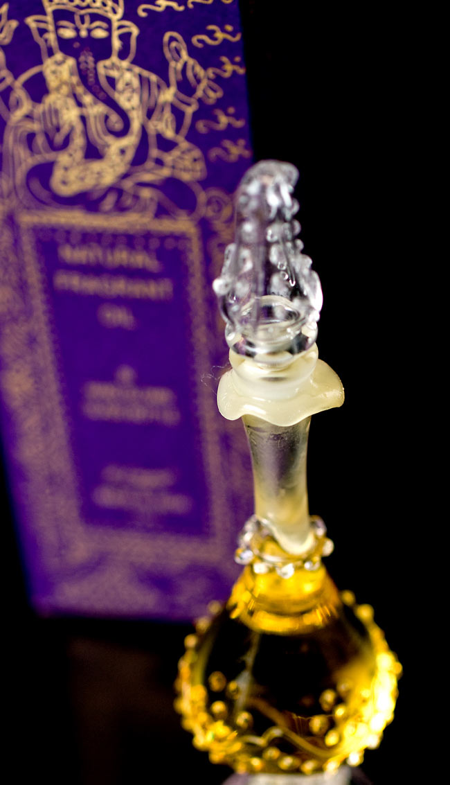 【15ml】白檀の香り(Precious Sandal) - ナチュラルフレグランスオイル 3 - 斜めうえから見てみました。