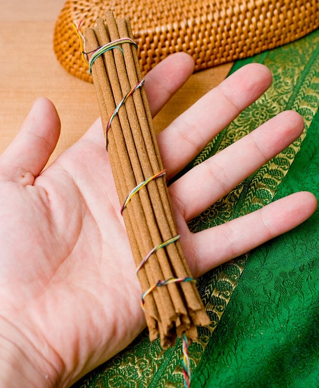 Relaxation Tibetan Incense -チベットリラクゼーション香 3 - 長さはだいたいこのような大きさになります。
