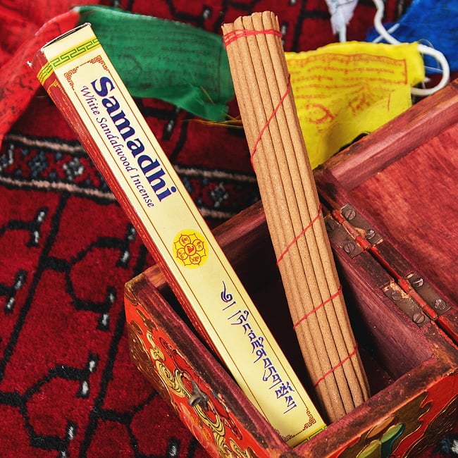 Samadhi  Incense -サマディ白檀香の写真1枚目です。パッケージと中身です。
チベット香,お香,インセンス,