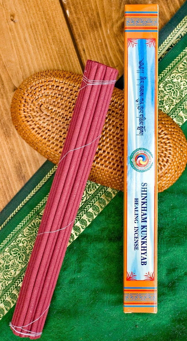 SHINKHAM KUNKHYAB HEALING INCENSE -チベタンヒーリング香の写真1枚目です。パッケージと中身です。
チベット香,お香,インセンス,ネパール香