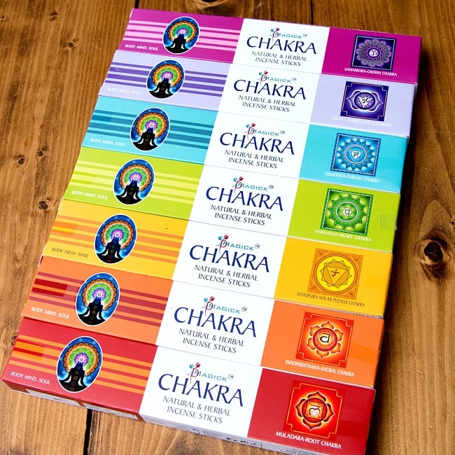 7チャクラ香セットボックス 心と身体に安らぎを - 7 CHAKRA Natural & Herbal Incence Sticks 4 - チャクラごとのお香が入っているので、合計7箱になります。
