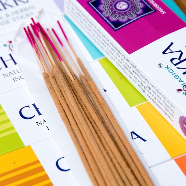 7チャクラ香セットボックス 心と身体に安らぎを - 7 CHAKRA Natural & Herbal Incence Sticks 8 - 約15g入っていて、本数でいうと15本程度となります
