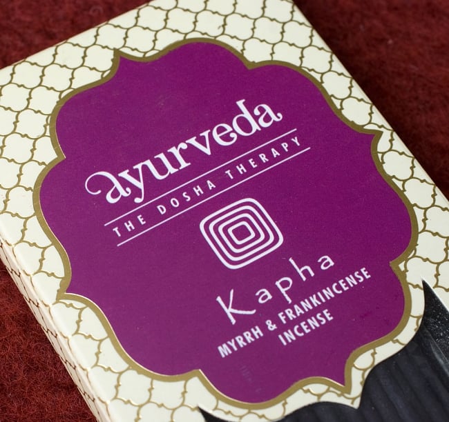 アーユルヴェーダ香 - カパ体質用 - 没薬・フランキインセンス 2 - 斜めからパッケージを撮影しました