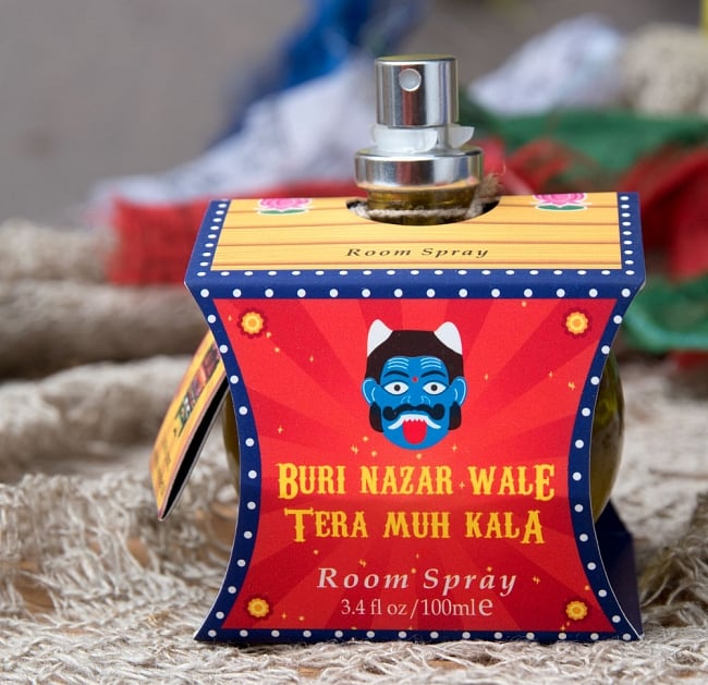 インドなデザインのルームスプレー - The Great Indian Caravan - Buri Nazar Wale Tera Muh Kalaの写真1枚目です。正面から撮影しました。インドがとってもオシャレになりました！！お香,ルームフレッシュナー,スプレー,香り スプレー,お香 スプレー,ギフト,贈り物