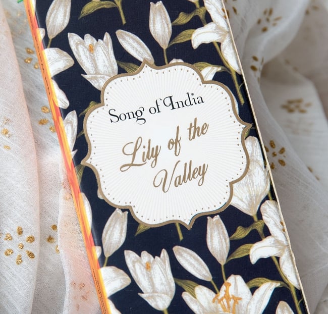 Song of India - Little Pleasures香 - 谷に咲く百合の香り 2 - 斜めからパッケージを撮影しました
