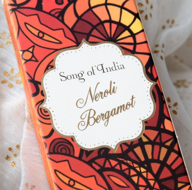 Song of India - Little Pleasures香 - NeroliBergamot 2 - 斜めからパッケージを撮影しました