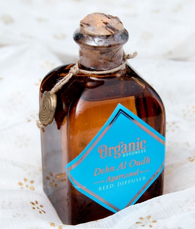Organic GOODNESS - リードディフューザー -ウード-沈香の香り 5 - ボトルだけで撮影しました。ウィスキーのミニボトルのようです
