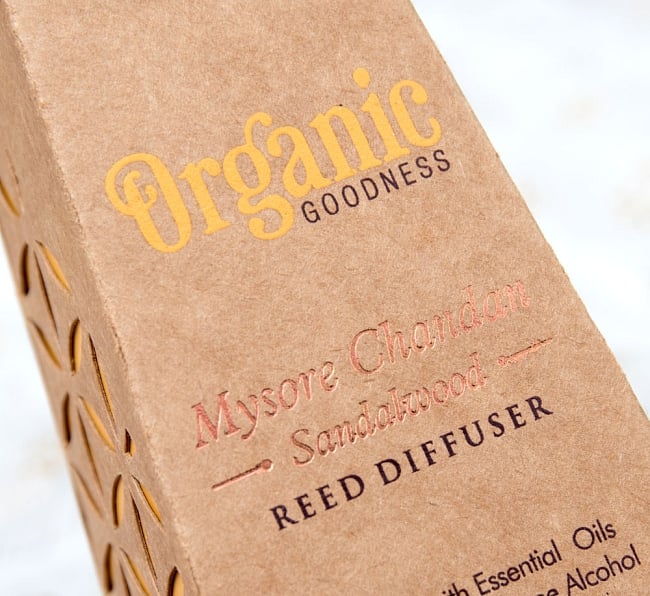 Organic GOODNESS - リードディフューザー - マイソール・チャンダン(白檀) サンダルウッド 5 - 香りの名前は箔押しで印刷されています。
