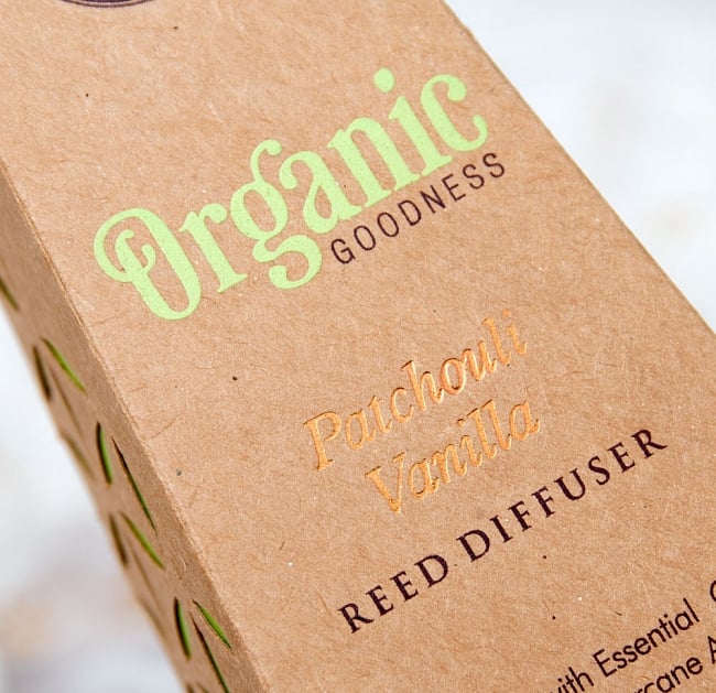 Organic GOODNESS - リードディフューザー - パチュリー・バニラ 5 - 香りの名前は箔押しで印刷されています。
