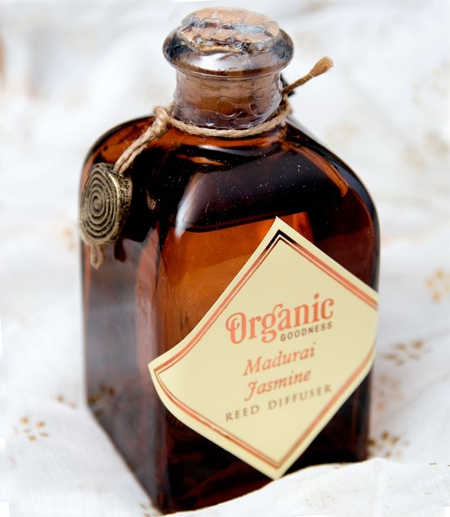 Organic GOODNESS - リード・ディフューザー - マドゥライ・ジャスミン 3 - ボトルだけで撮影しました。ウィスキーのミニボトルのようです
