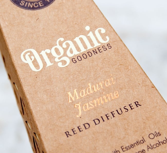 Organic GOODNESS - リード・ディフューザー - マドゥライ・ジャスミン 5 - 香りの名前は箔押しで印刷されています。
