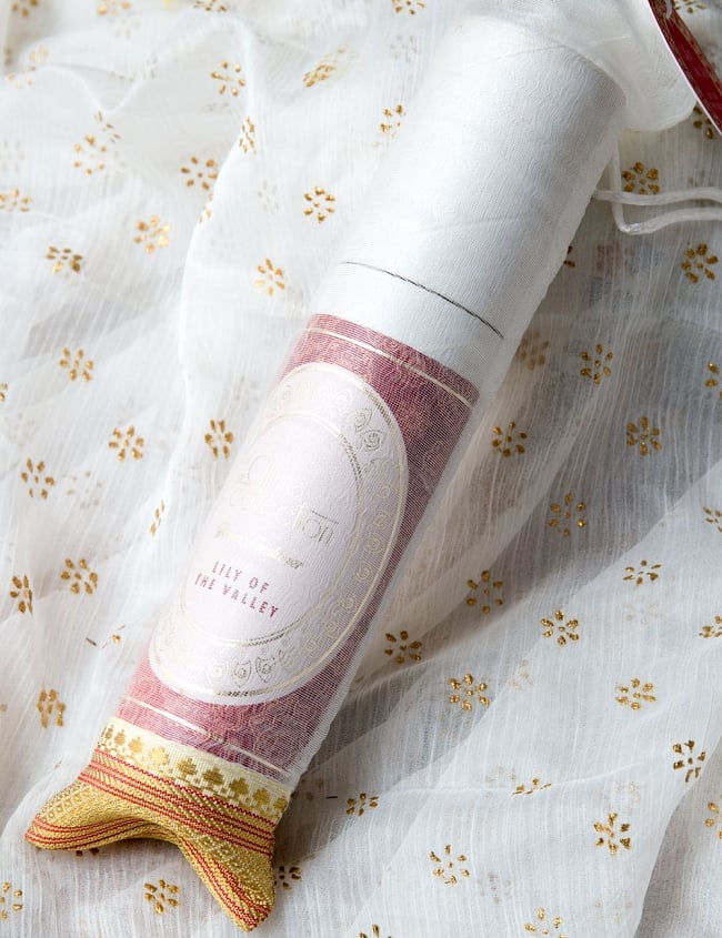 リードディフューザー[Allure Collection] - 谷に咲く百合 4 - ギフト用に薄い紗の袋でくるまれています