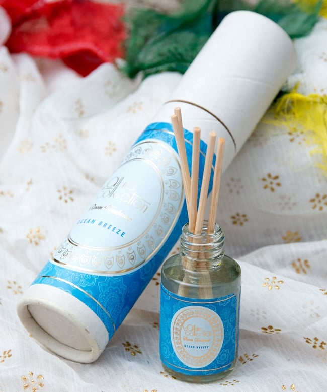 リードディフューザー[Allure Collection] - オーシャン・ブリーズの写真1枚目です。白色の丸いパッケージの中に、アロマリキッドが入ったボトル、ディフューザーの棒が入っていますギフト,リードディフューザー,アロマ,フレグランス,お香,プレゼント