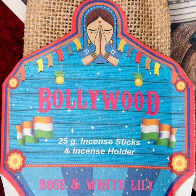 Great Indian Incense - BOLLYWOOD - 薔薇＆白百合 3 - ラベルの部分のアップです。ナマステの女性がインドらしいですね
