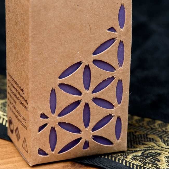 お香立つきOrganic Goddessコーン香ギフトセット - ラベンダー 4 - おしゃれにデザインされたパッケージの拡大です
