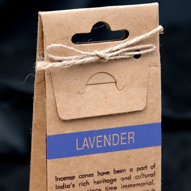 お香立つきOrganic Goddessコーン香ギフトセット - ラベンダー 6 - 裏面は英語で書かれていて、輸入品の香りがします