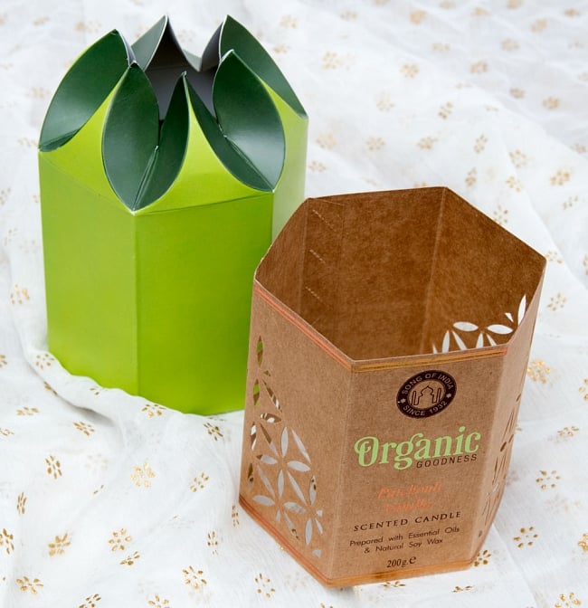 フレグランスキャンドル・ギフトセット - ORGANIC GOODNESS  - パチュリ・バニラ 6 - 蓮の花のように開く美しいデザインのパッケージです