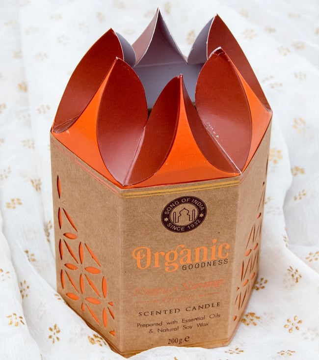 フレグランスキャンドル・ギフトセット - ORGANIC GOODNESS  - ナグプリ・ナランギ 6 - 蓮の花のように開く美しいデザインのパッケージです