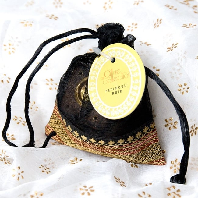 オーガンジーの袋入りコーンお香セット - パチュリー・ノワールの写真1枚目です。オーガンジーの袋に入ったおしゃれなコーン香セットです
ギフト,お香,インセンス,オーガニック,コーン香,パチュリー