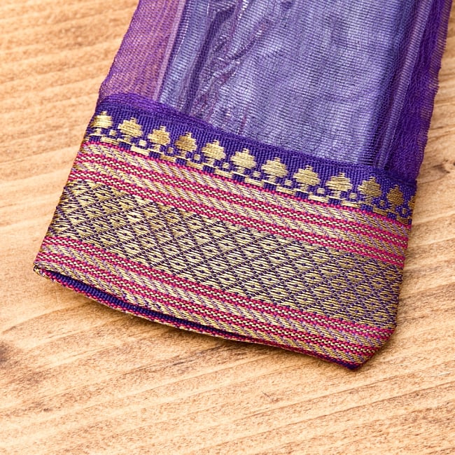 スティック香＆お香立てセット[Allure Collection] - ナグチャンパ 3 - インド模様のチロリアンテープの装飾がおしゃれな可愛いパッケージです。
